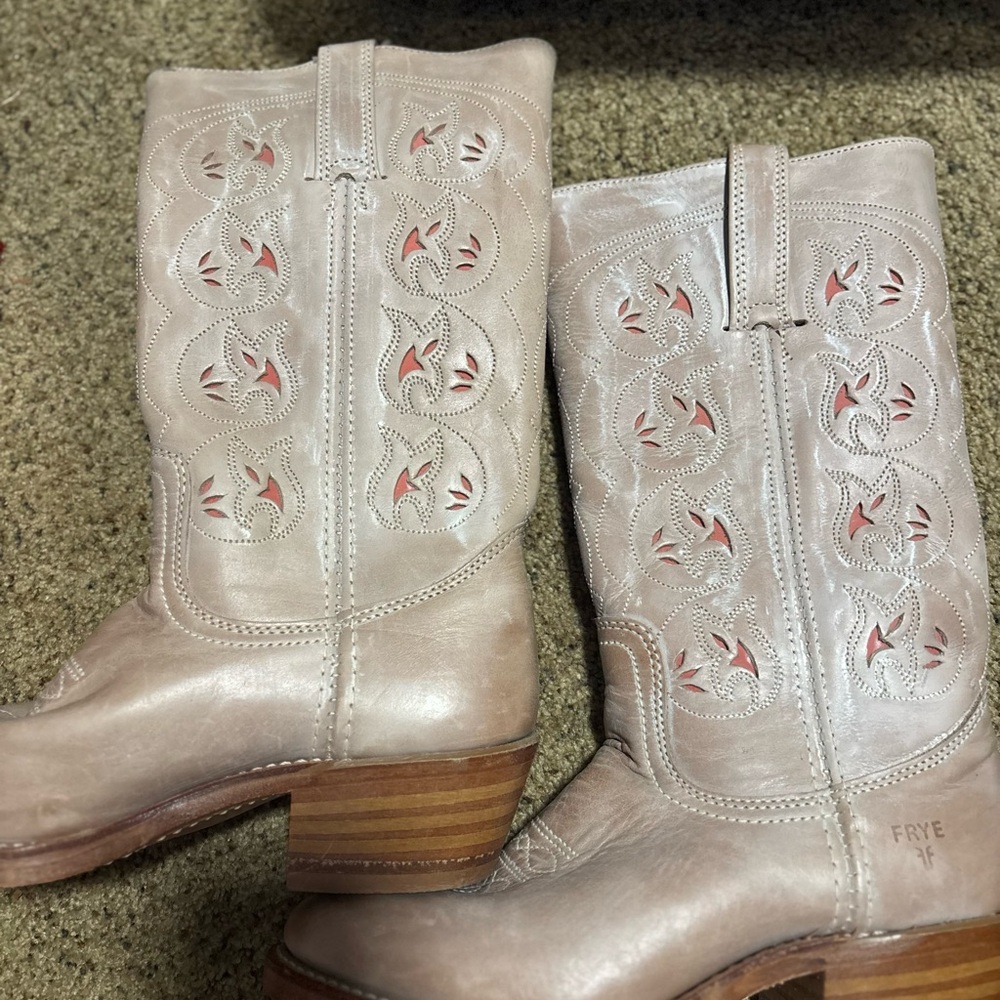 Frye Cream Heeled Boots with Decorative Stitching UNWORN - Picture 1 of 3